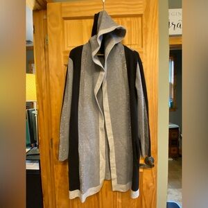 Frank Lyman Design Collection Cardigan in Black and Gray